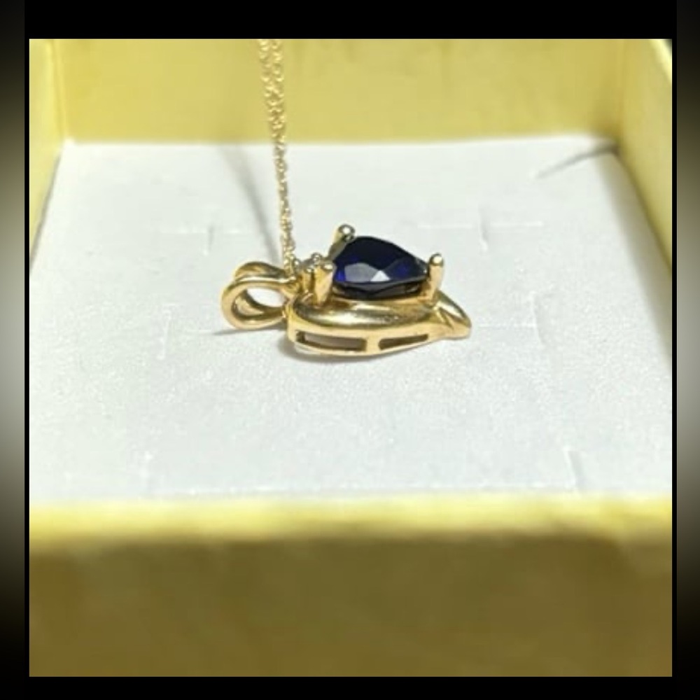 10k gold heart shaped necklace with sapphire - Picture 4 of 5